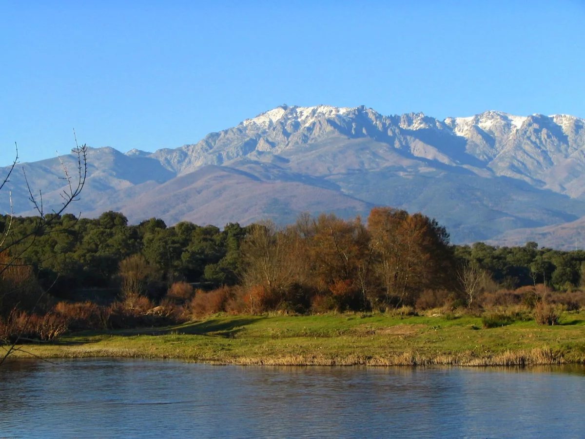 Descubre la Ruta en Moto por la Sierra de Gredos: Un Paraíso para los Motoristas
