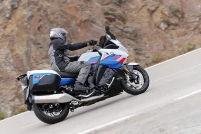 El control de crucero en moto: ¿comodidad o distracción en la carretera?
