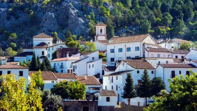 Rutas en moto por España: Descubre la belleza de la Sierra de Grazalema