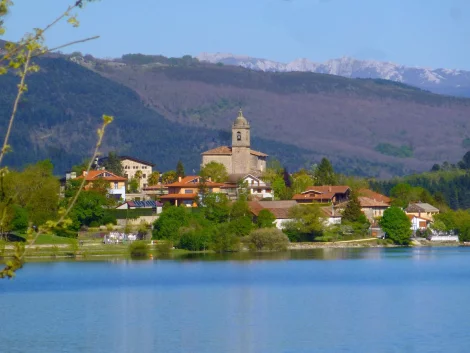 Álava en moto por Ullíbarri-Gamboa